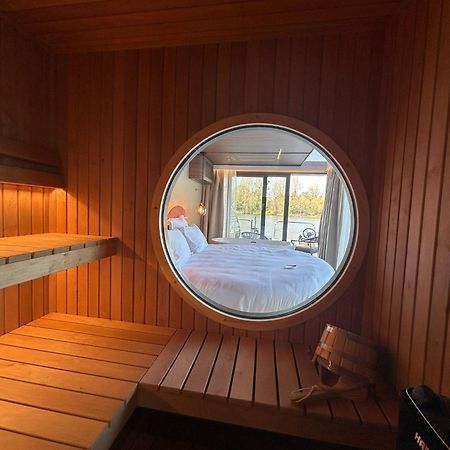 L'Escale Royale - Nid d'amour sur l'eau avec Jacuzzi à 40 min de Paris Saint-Martin-la-Garenne Exterior foto