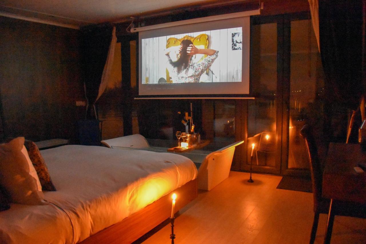L'Escale Royale - Nid d'amour sur l'eau avec Jacuzzi à 40 min de Paris Saint-Martin-la-Garenne Exterior foto