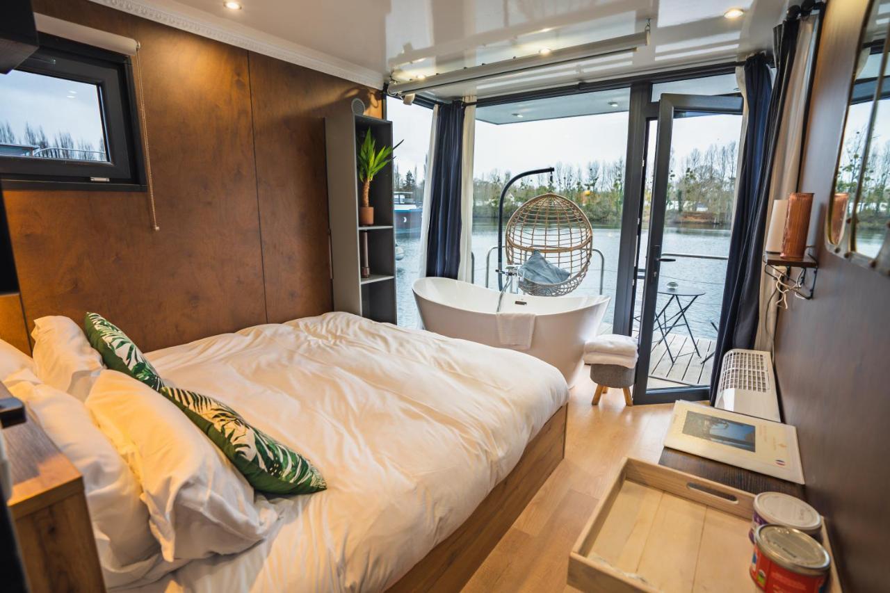 L'Escale Royale - Nid d'amour sur l'eau avec Jacuzzi à 40 min de Paris Saint-Martin-la-Garenne Exterior foto