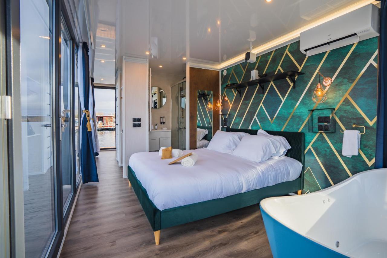 L'Escale Royale - Nid d'amour sur l'eau avec Jacuzzi à 40 min de Paris Saint-Martin-la-Garenne Exterior foto