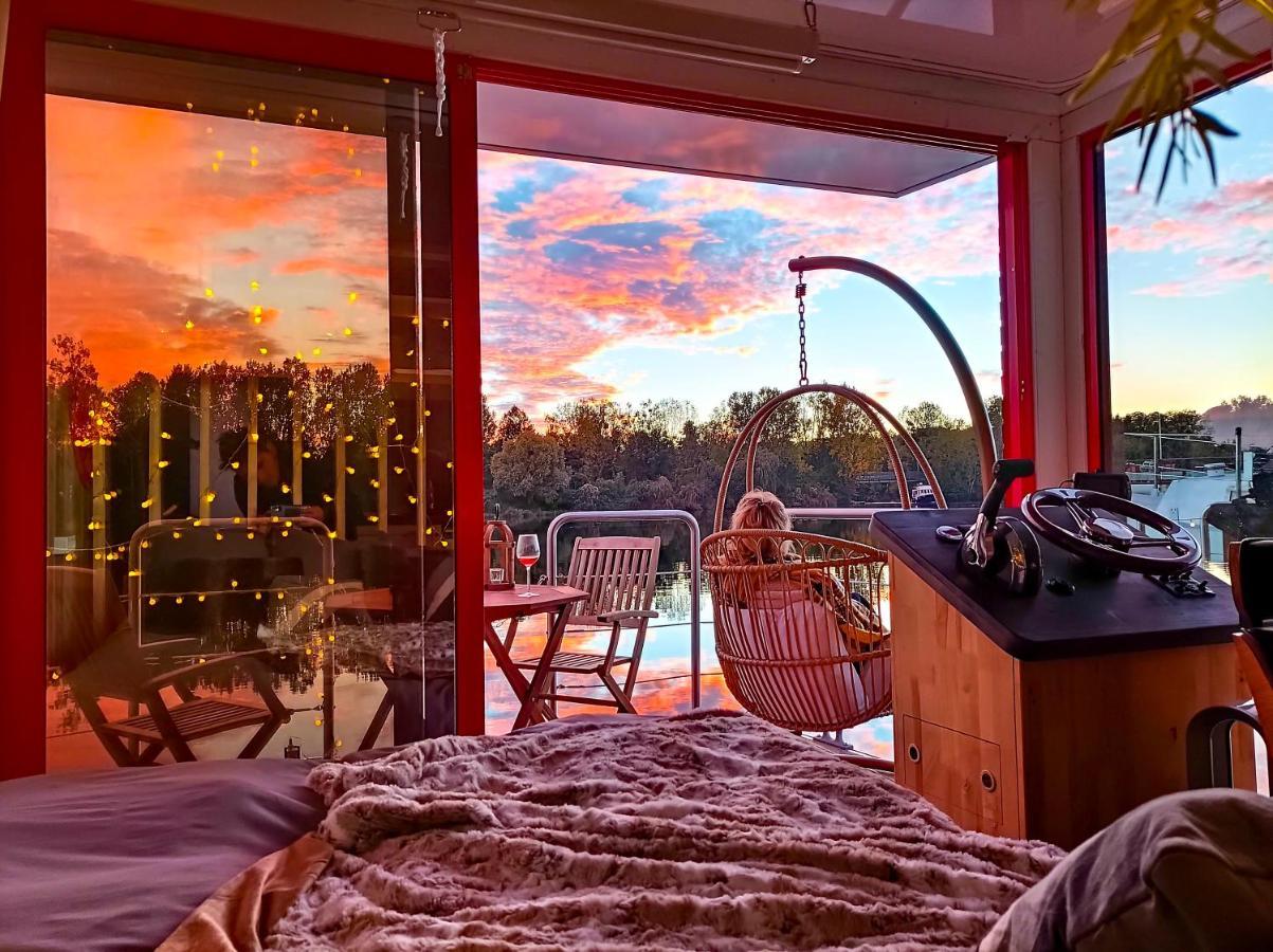 L'Escale Royale - Nid d'amour sur l'eau avec Jacuzzi à 40 min de Paris Saint-Martin-la-Garenne Exterior foto