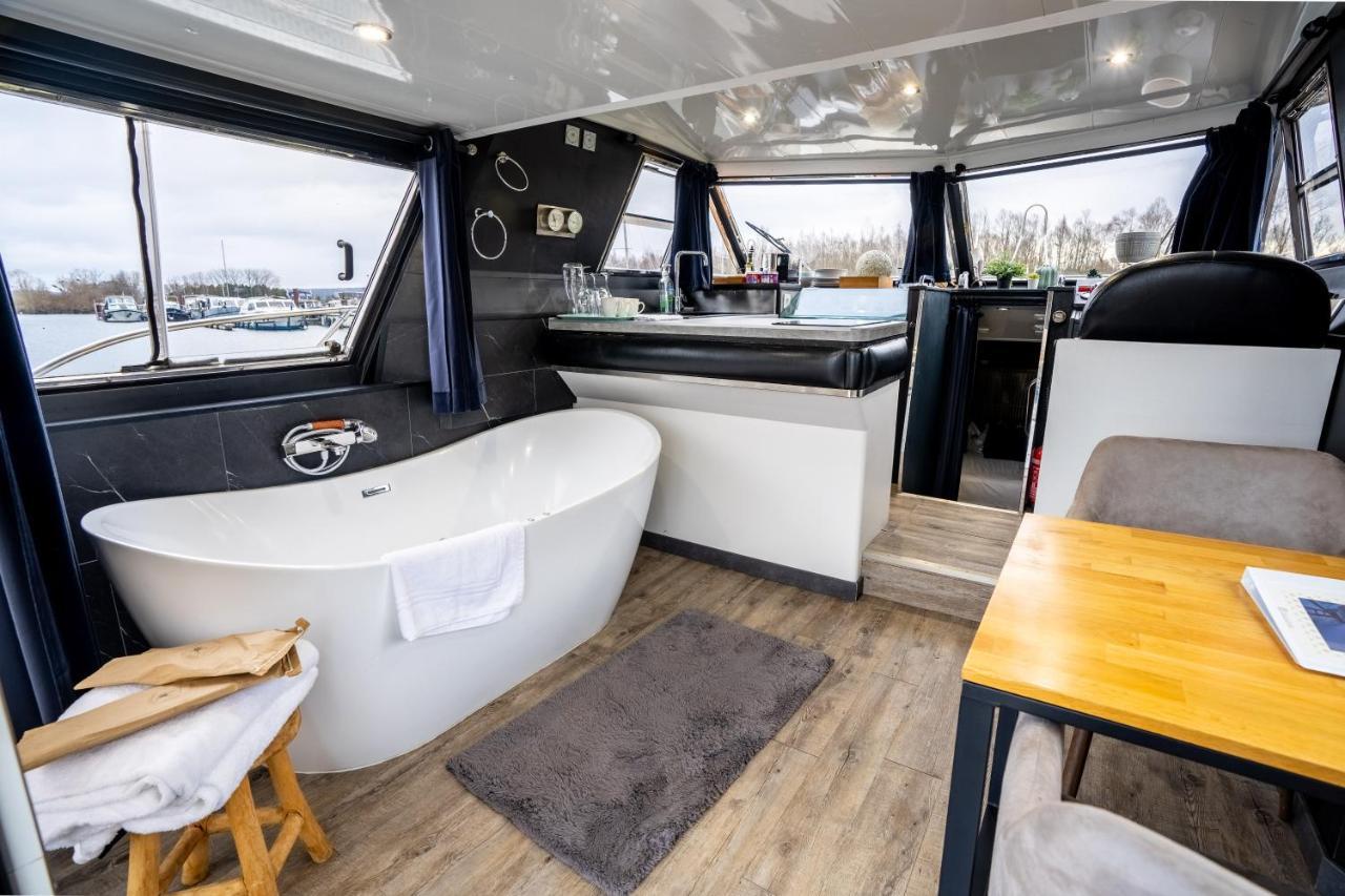 L'Escale Royale - Nid d'amour sur l'eau avec Jacuzzi à 40 min de Paris Saint-Martin-la-Garenne Exterior foto