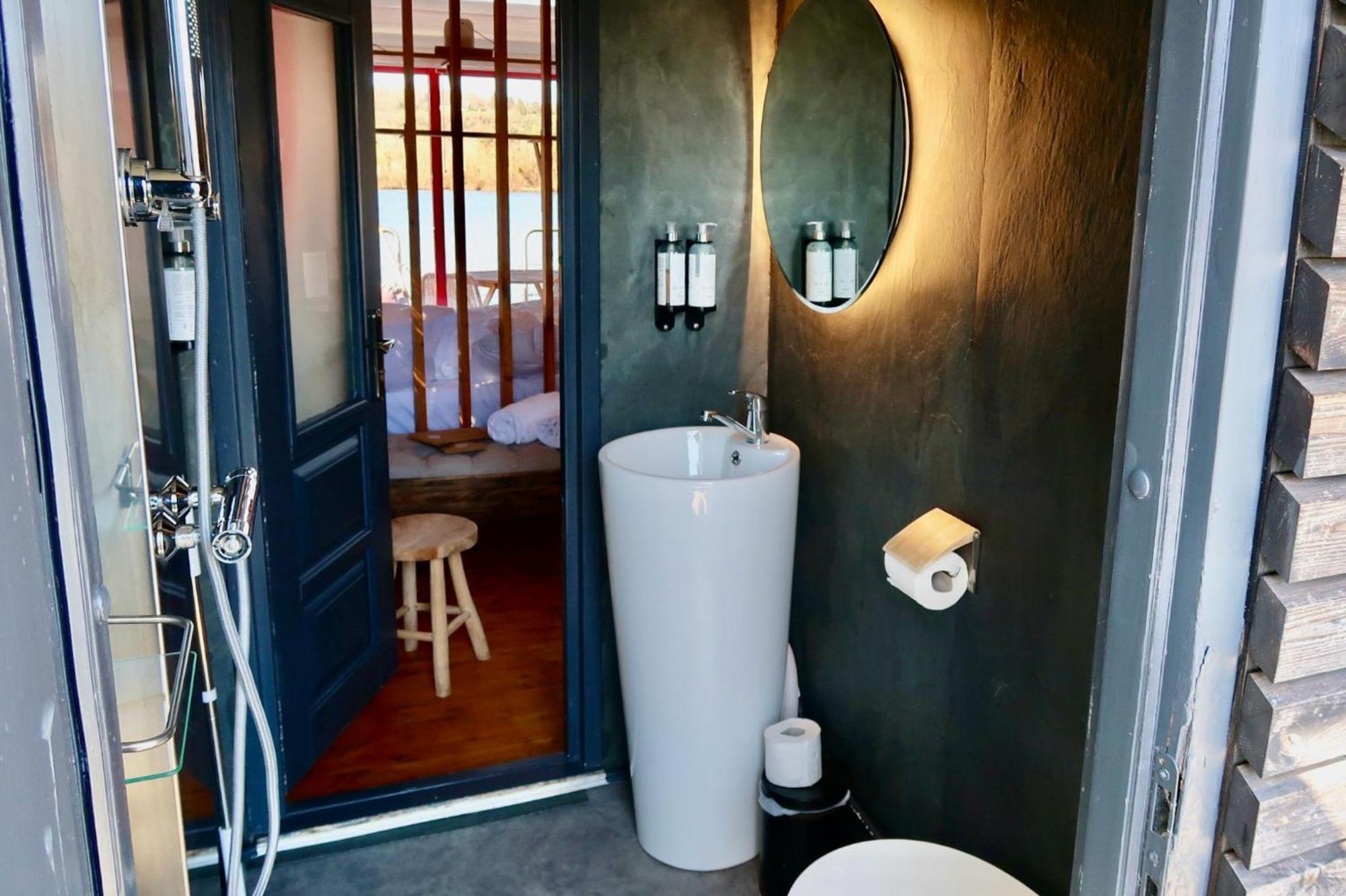 L'Escale Royale - Nid d'amour sur l'eau avec Jacuzzi à 40 min de Paris Saint-Martin-la-Garenne Exterior foto