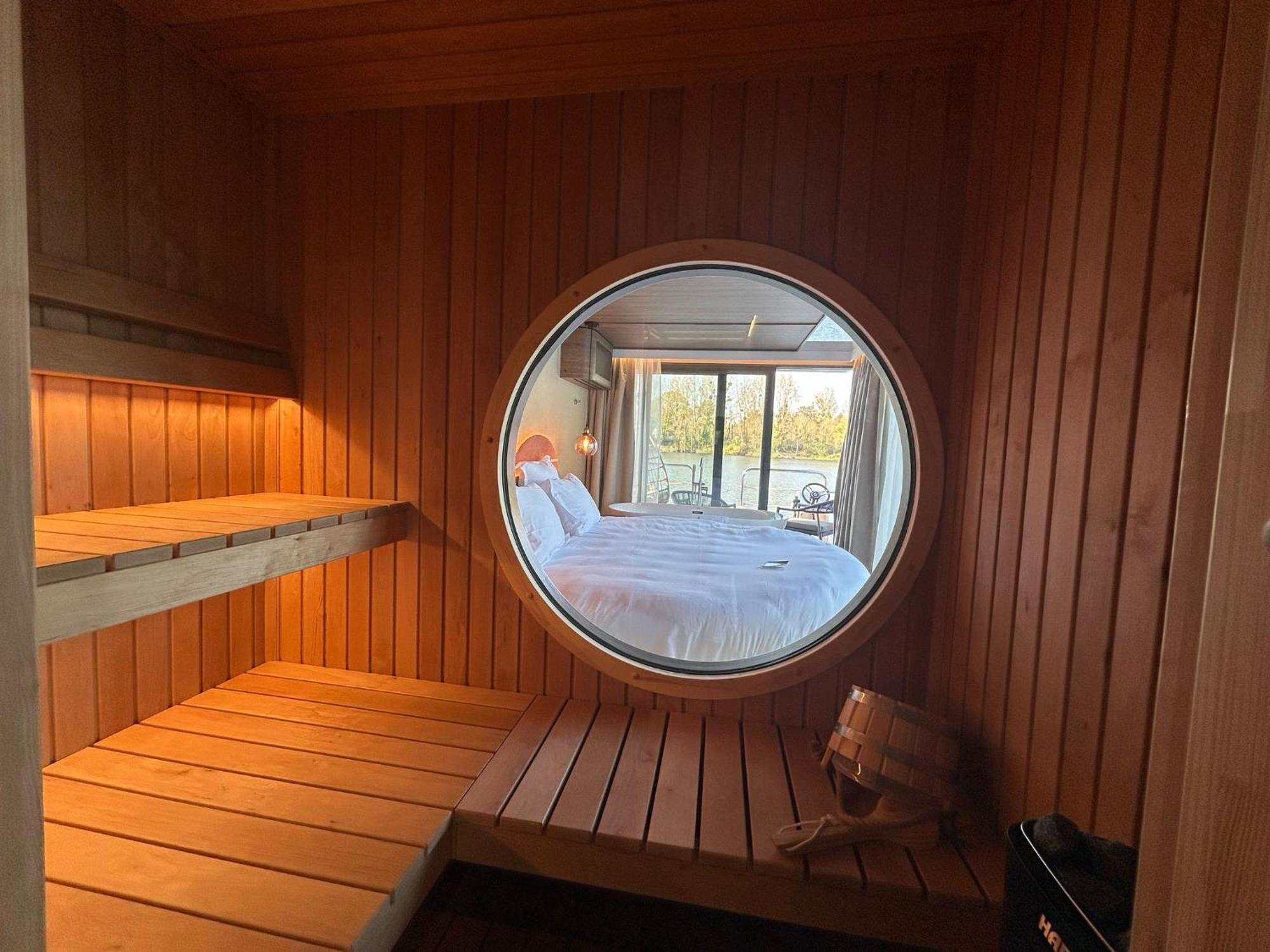 L'Escale Royale - Nid d'amour sur l'eau avec Jacuzzi à 40 min de Paris Saint-Martin-la-Garenne Exterior foto